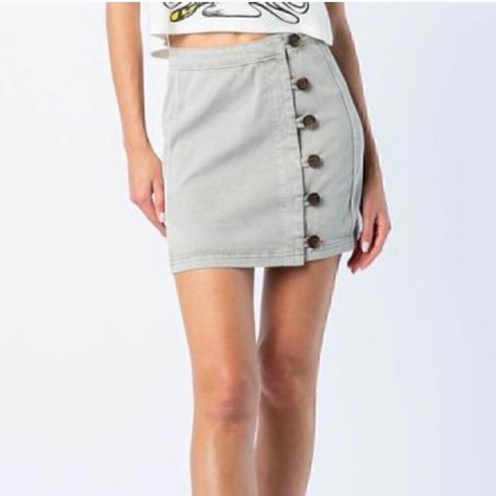 Newbury Kustom Side Button Skirt